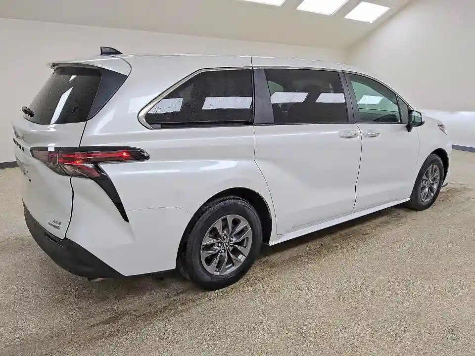 5TDYRKEC8RS187747 2024 TOYOTA SIENNA-2