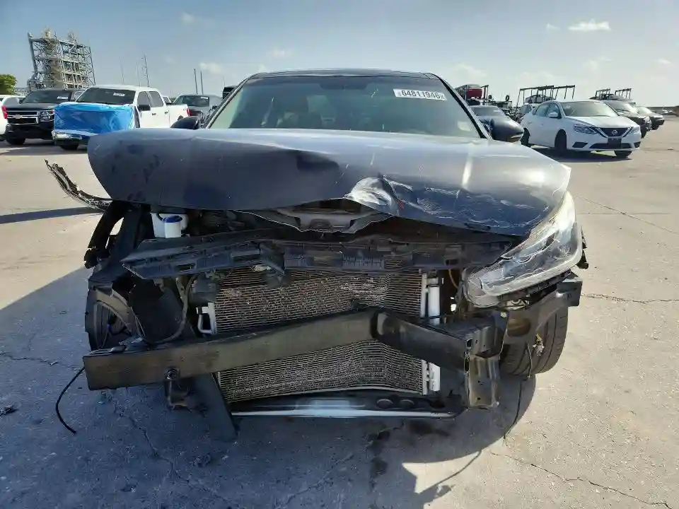 KNALC4J18H5093977 2017 KIA CADENZA-4