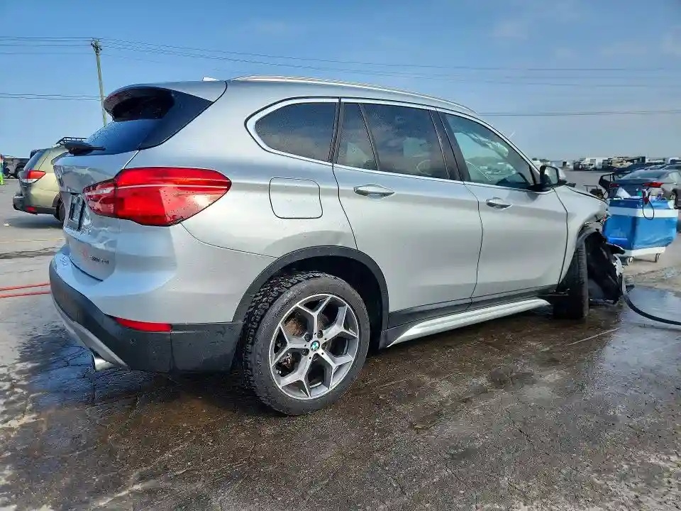 WBXHU7C31J5L08100 2018 BMW X1-2