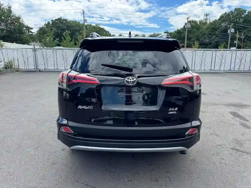 2T3RFREV4JW857885 2018 TOYOTA RAV4-4