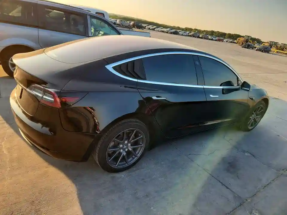5YJ3E1EA2JF172376 2018 TESLA MODEL 3-2