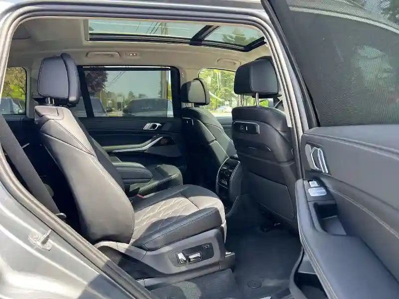 5UX23EM00R9S52720 2024 BMW X7-4