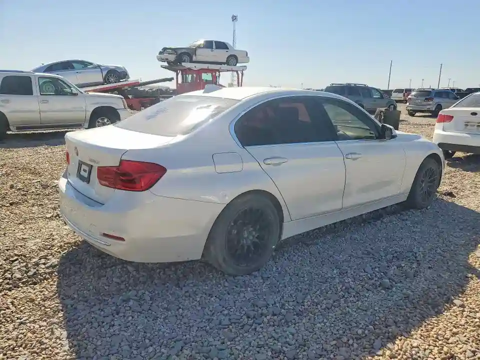 WBA8B9G58JNU57983 2018 BMW 3 SERIES-2