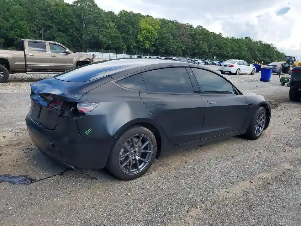 5YJ3E1EB2PF661944 2023 TESLA MODEL 3-2