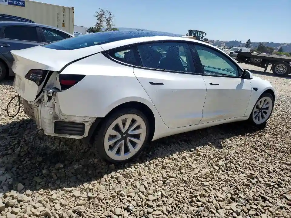 5YJ3E1EA1PF460463 2023 TESLA MODEL 3-2