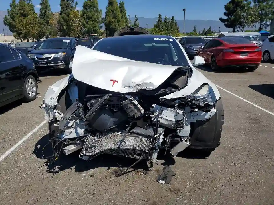 5YJ3E1EA2JF038726 2018 TESLA MODEL 3-4