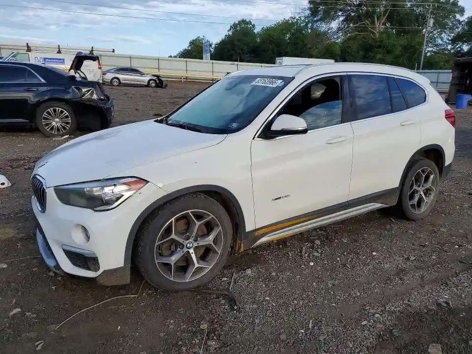 WBXHT3C34J5F90974 2018 BMW X1-0