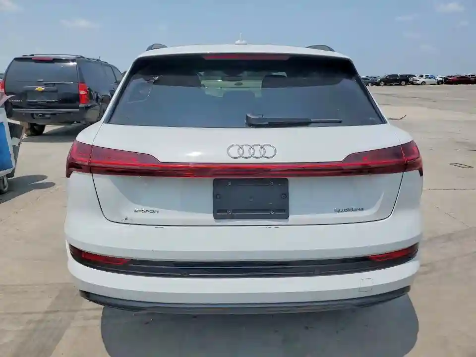 WA1AAAGEXNB007777 2022 AUDI E-TRON-5