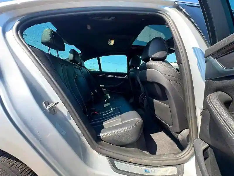 WBAJB1C56JB084145 2018 BMW 5 SERIES-5