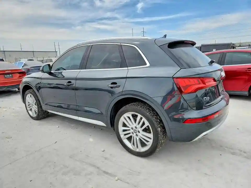 WA1CNAFY5J2017801 2018 AUDI Q5-1
