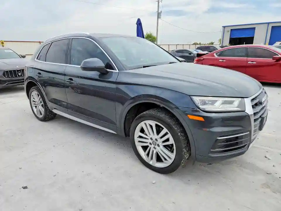 WA1CNAFY5J2017801 2018 AUDI Q5-3