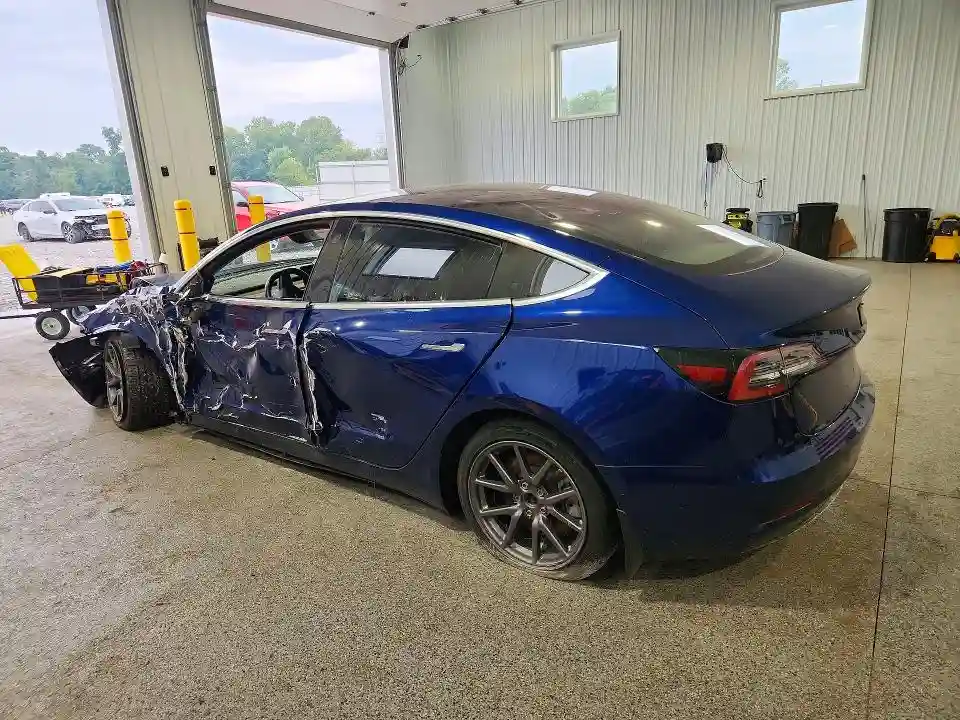 5YJ3E1EA5JF125035 2018 TESLA MODEL 3-1