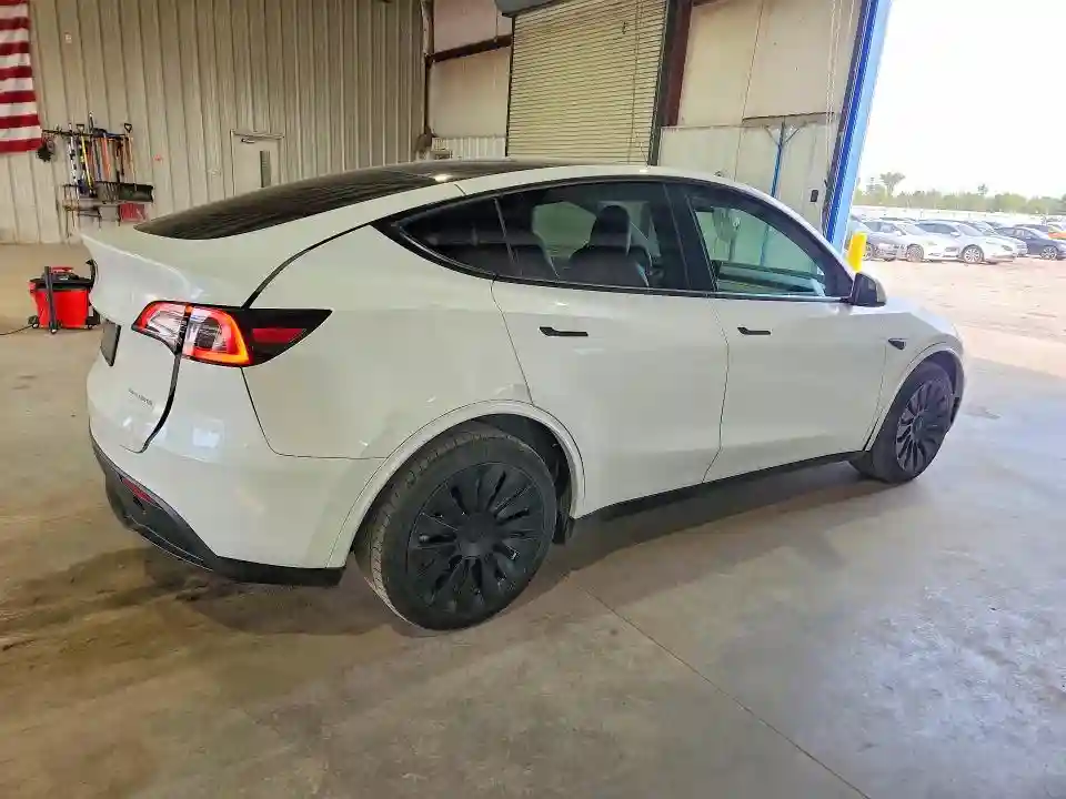 7SAYGDEE1PF611177 2023 TESLA MODEL Y-2