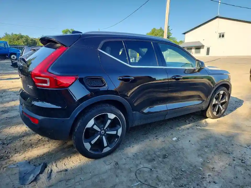 YV4162UL8K2072796 2019 VOLVO XC40-2