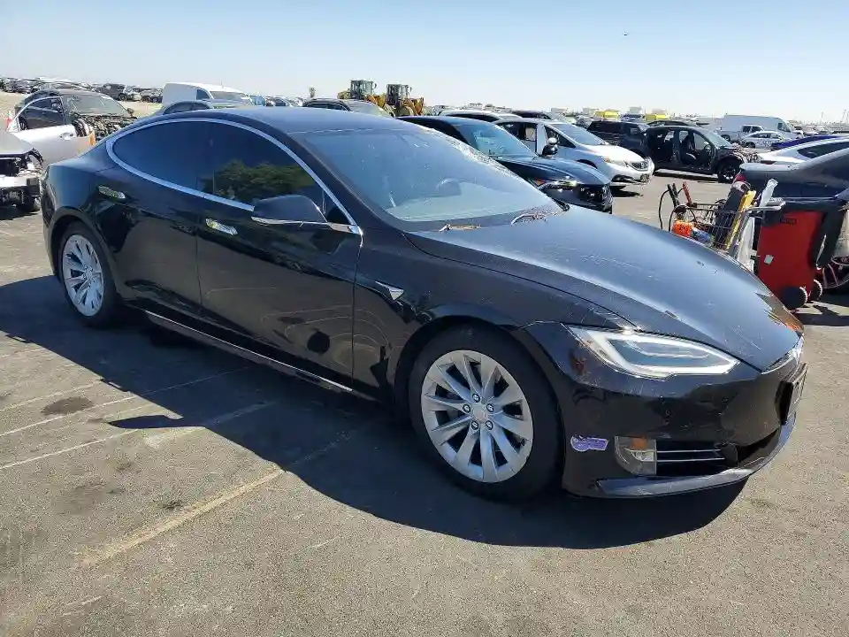 5YJSA1E22JF266757 2018 TESLA MODEL S-3