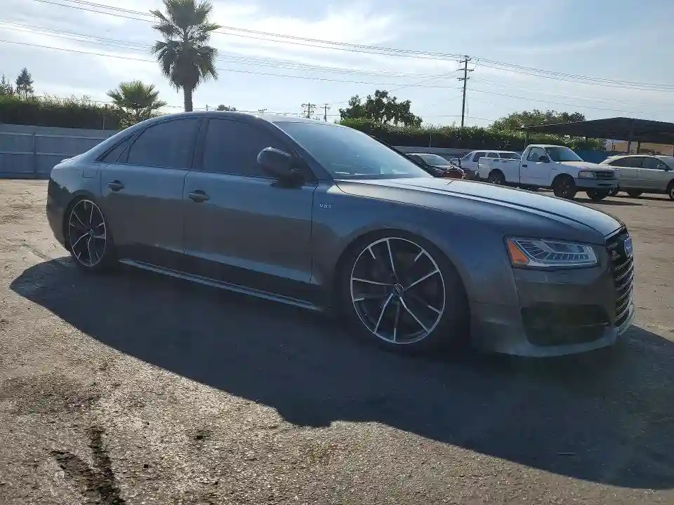 WUAJ5AFD5HN900836 2017 AUDI S8-3