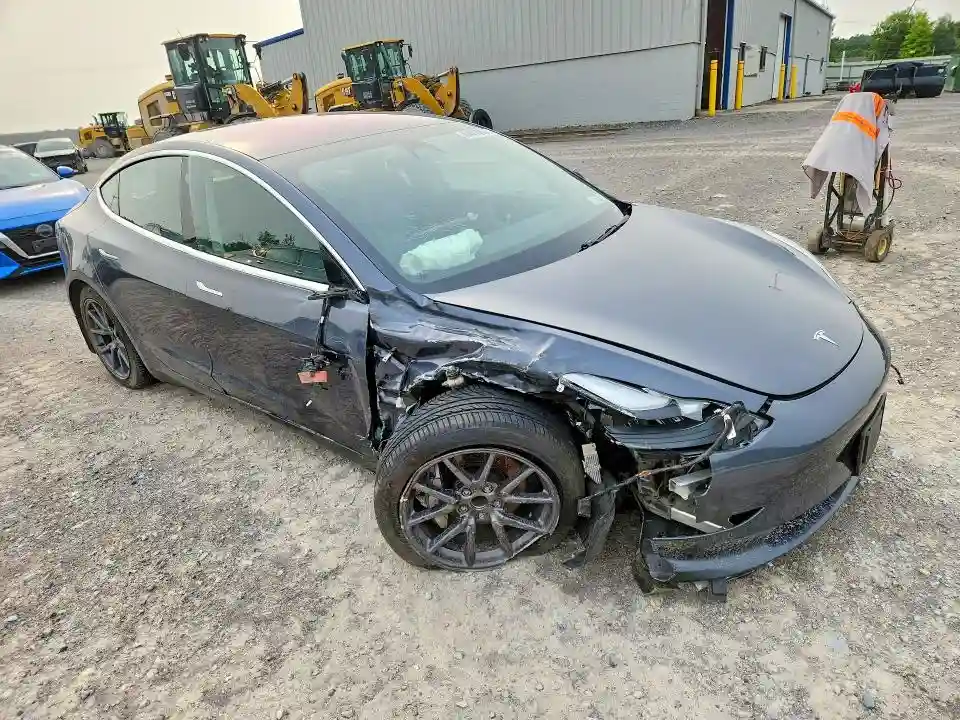 5YJ3E1EA2JF019075 2018 TESLA MODEL 3-3