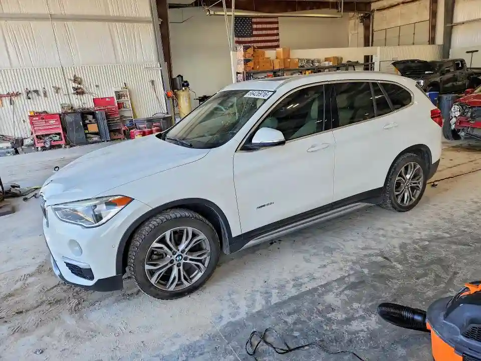 WBXHT3Z35H4A53635 2017 BMW X1-0