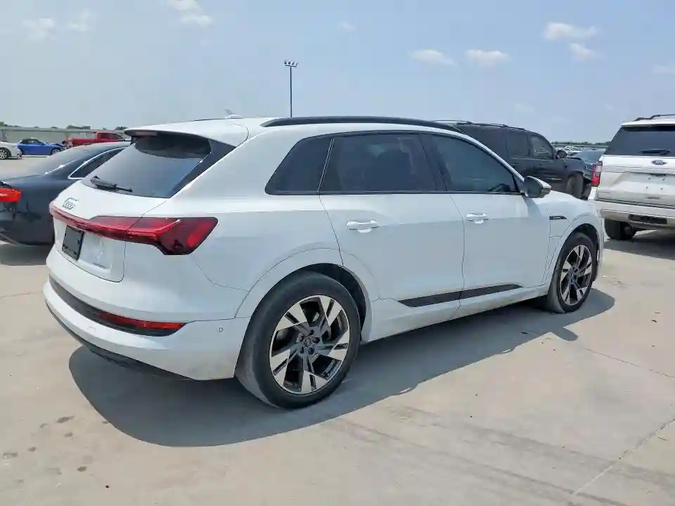 WA1AAAGEXNB007777 2022 AUDI E-TRON-2