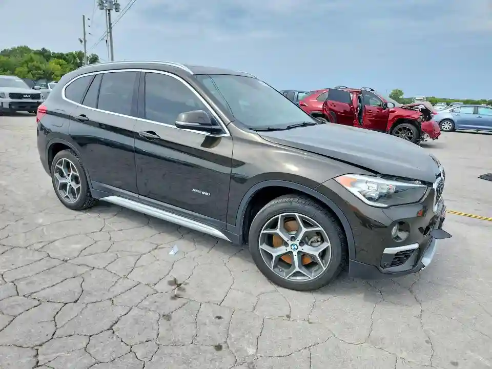 WBXHT3C32J5F92755 2018 BMW X1-3