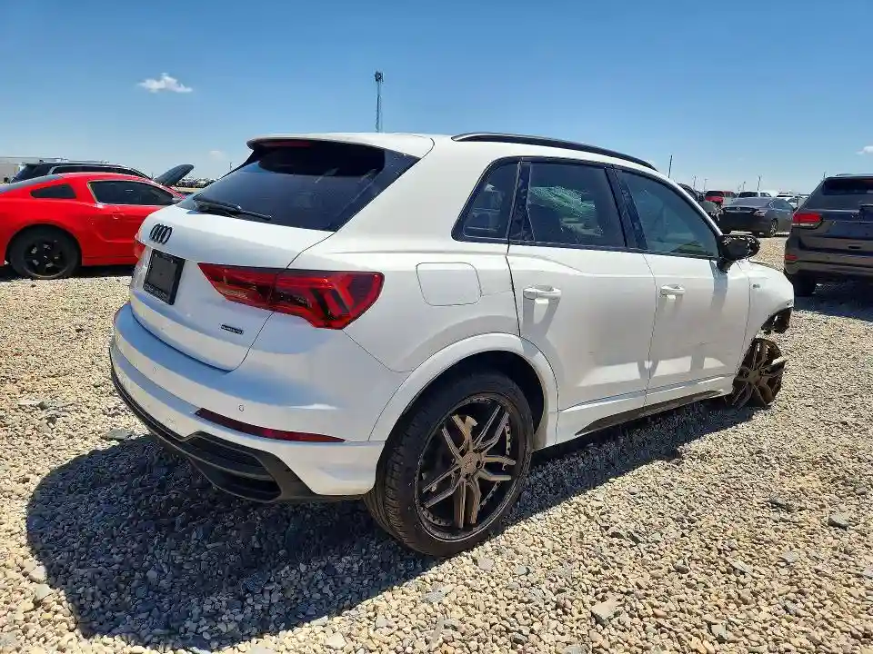 WA1DECF33M1138809 2021 AUDI Q3-2