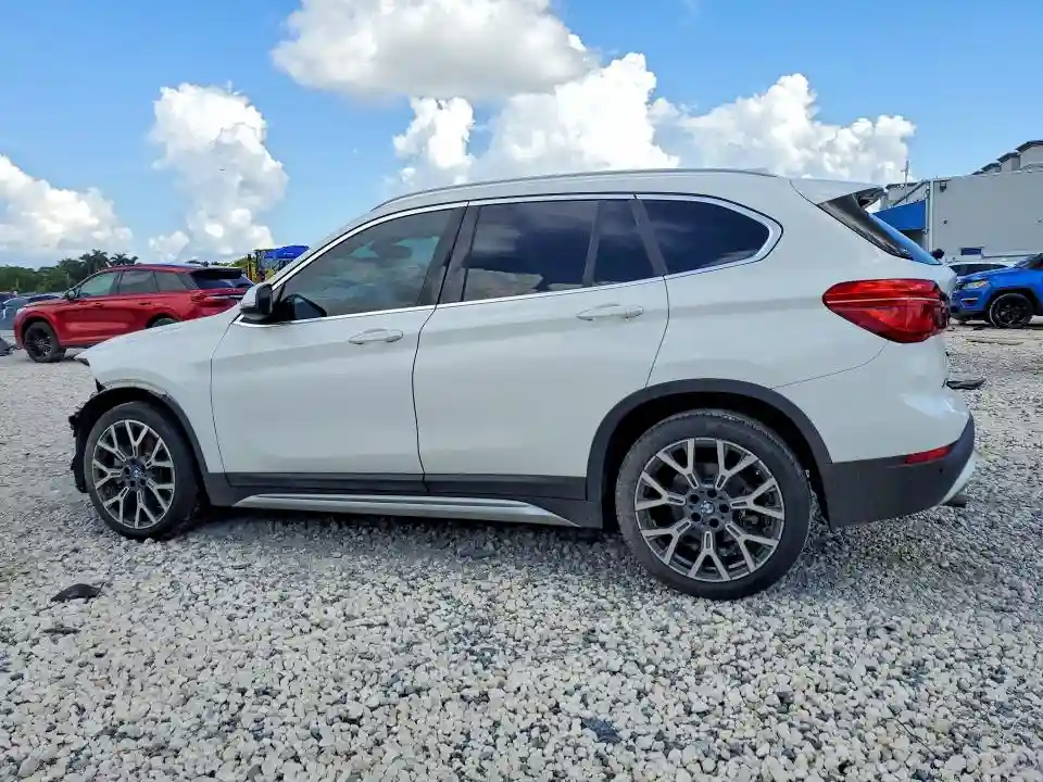 WBXJG7C04M3M74786 2021 BMW X1-1