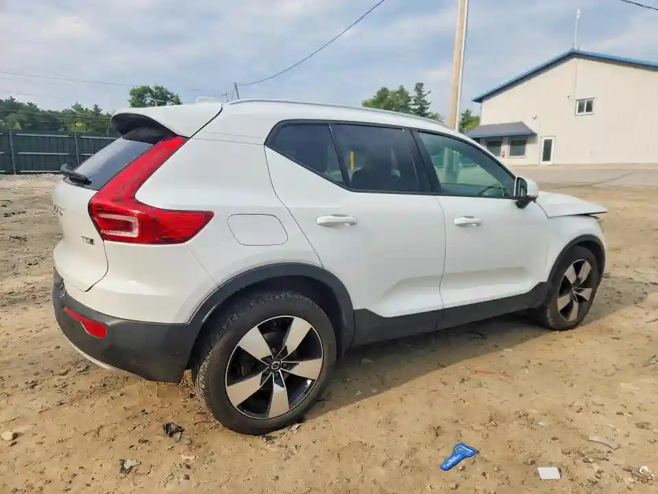 YV4162UK6L2223076 2020 VOLVO XC40-2