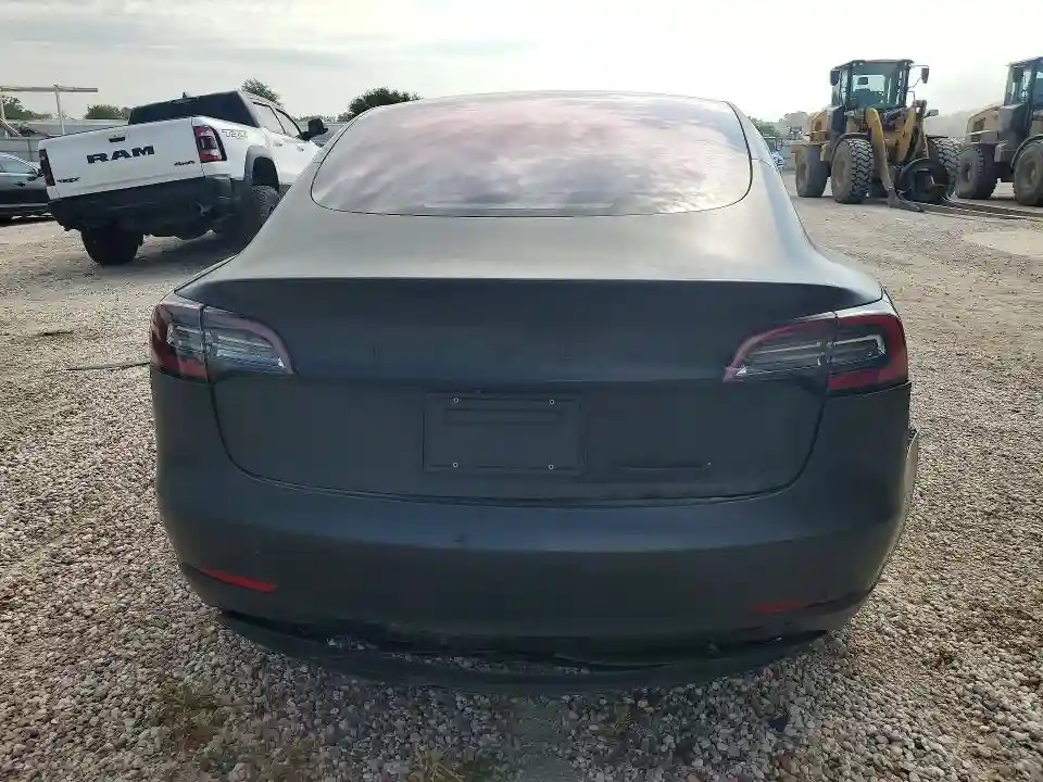 5YJ3E1EA2JF013356 2018 TESLA MODEL 3-5