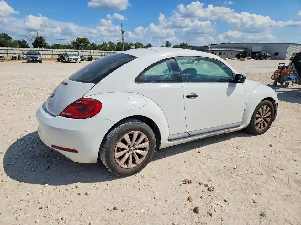 3VWF17AT8GM606210 2016 VOLKSWAGEN BEETLE-2