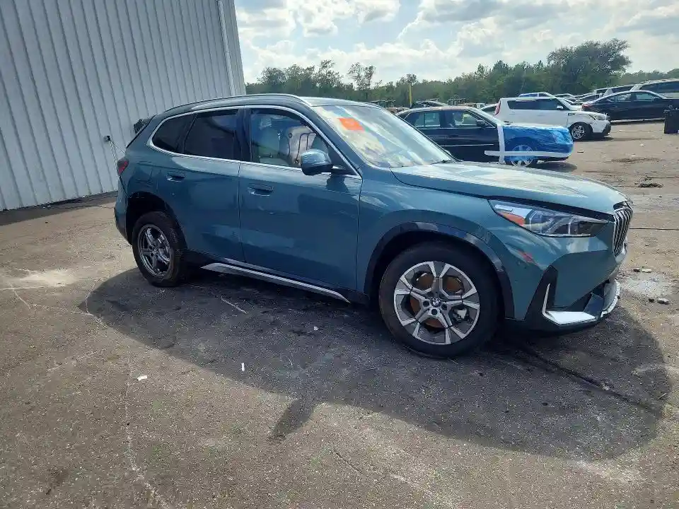 WBX73EF04T5688105 2026 BMW X1-3
