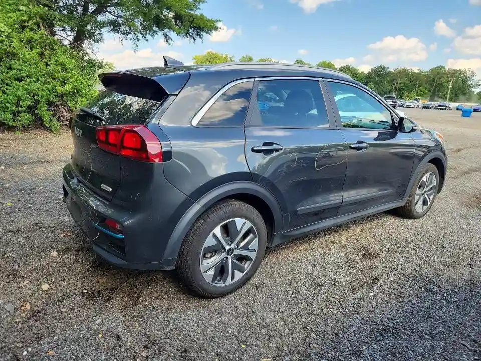KNDCC3LG5N5160593 2022 KIA NIRO EV S-2