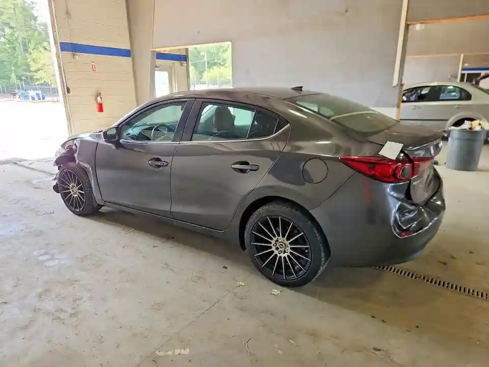 3MZBN1V31JM242097 2018 MAZDA 3-1