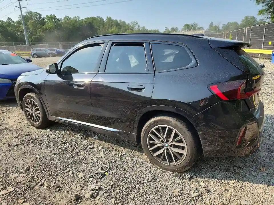 WBX73EF0XP5X32565 2023 BMW X1-1