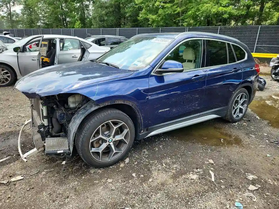 WBXHT3C30J5F91832 2018 BMW X1-0