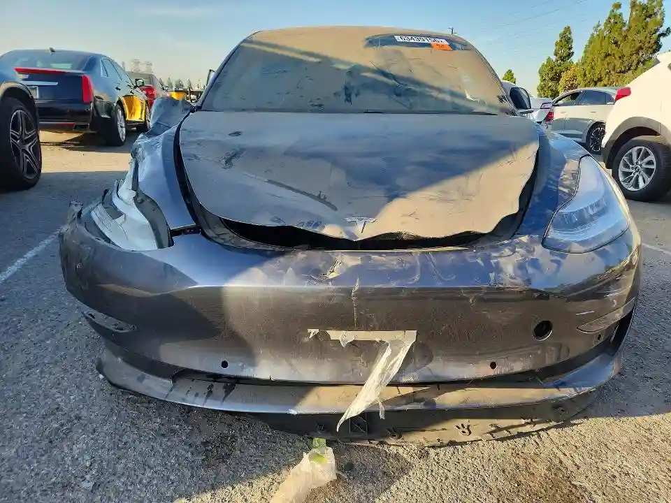 5YJ3E1EA3JF157661 2018 TESLA MODEL 3-4