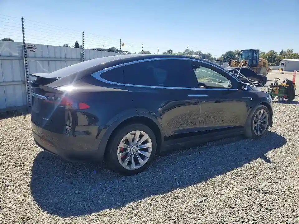 5YJXCBE2XHF066838 2017 TESLA MODEL X-2