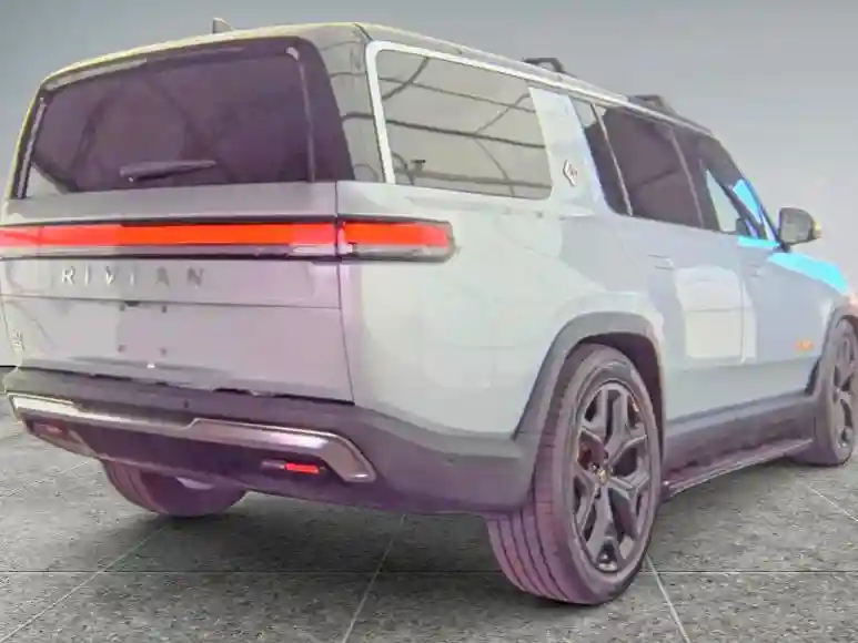 7PDSGABA4PN019950 2023 RIVIAN RIS-3