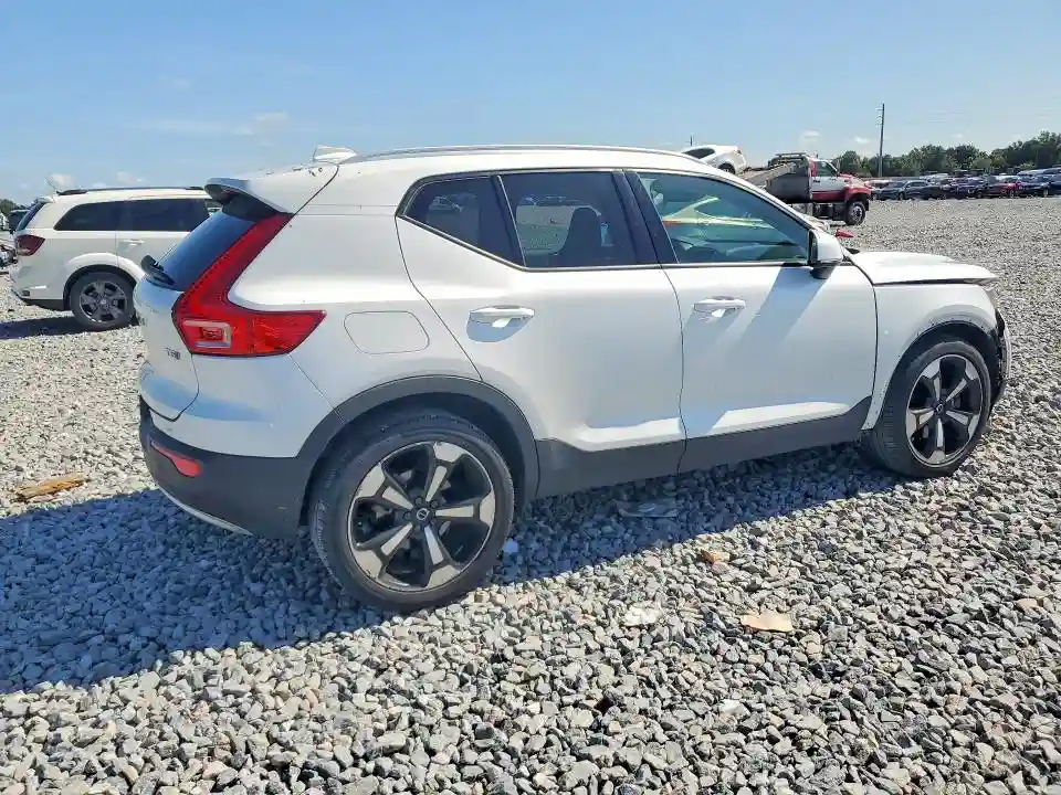 YV4162UKXN2640610 2022 VOLVO XC40-2