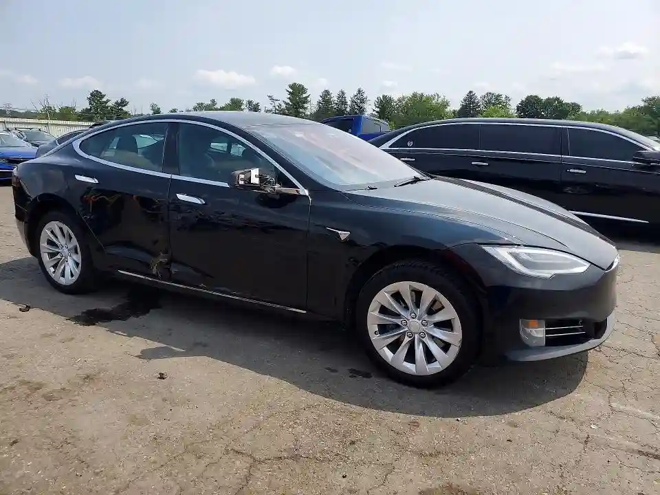 5YJSA1E23JF264757 2018 TESLA MODEL S-3