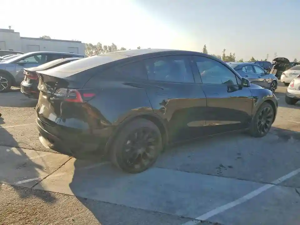 5YJYGAEE9MF137910 2021 TESLA MODEL Y-2