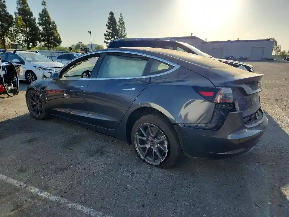 5YJ3E1EA3JF157661 2018 TESLA MODEL 3-1