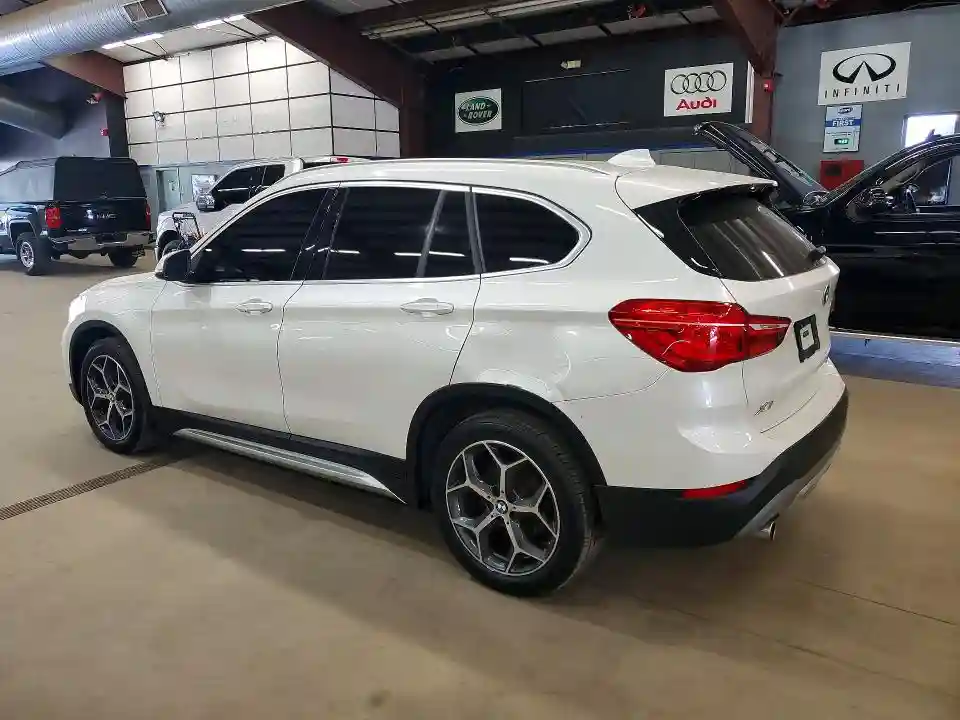 WBXHU7C37J5L09073 2018 BMW X1-1
