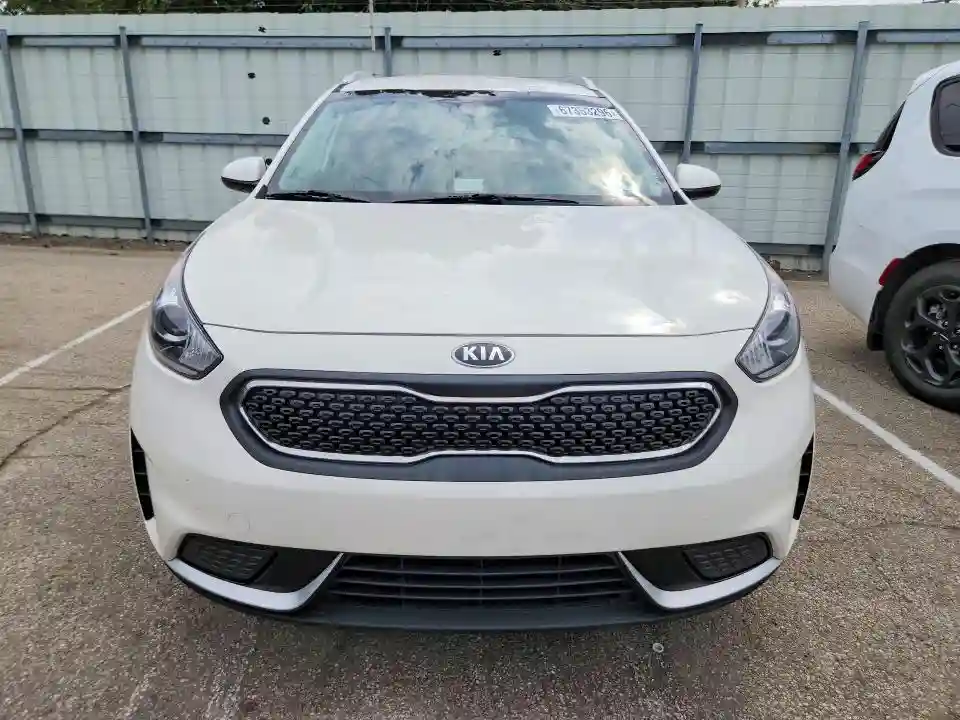 KNDCB3LC6K5265378 2019 KIA NIRO-4