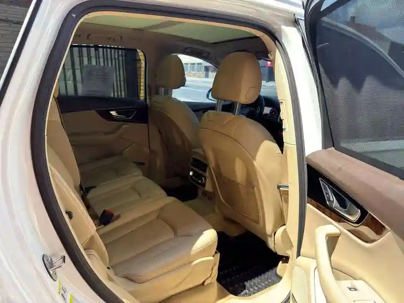 WA1VAAF7XJD023271 2018 AUDI Q7-5
