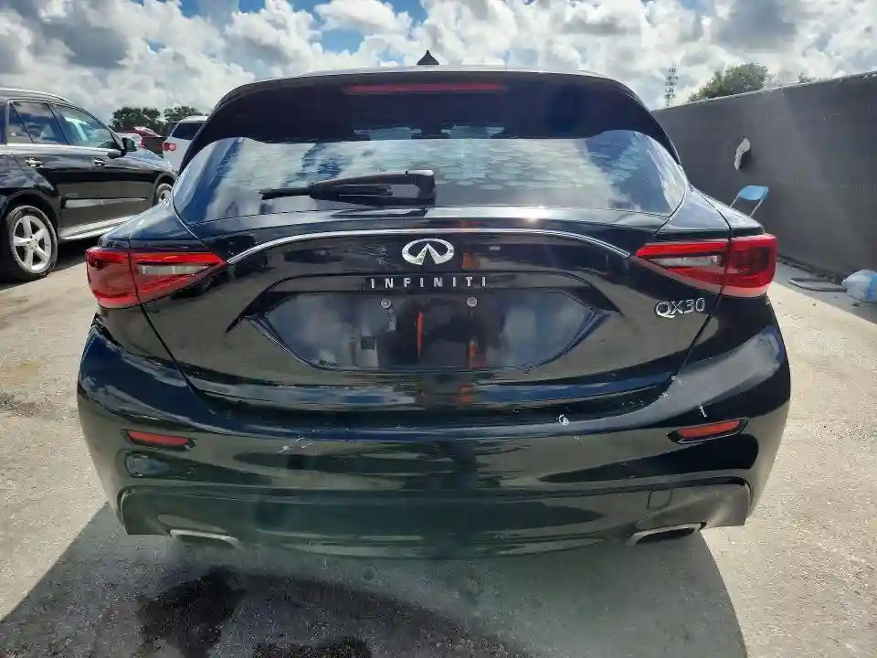 SJKCH5CP2HA032950 2017 INFINITI QX30-5