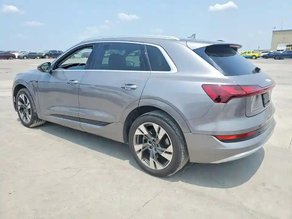 WA1AAAGE8MB020428 2021 AUDI E-TRON-1