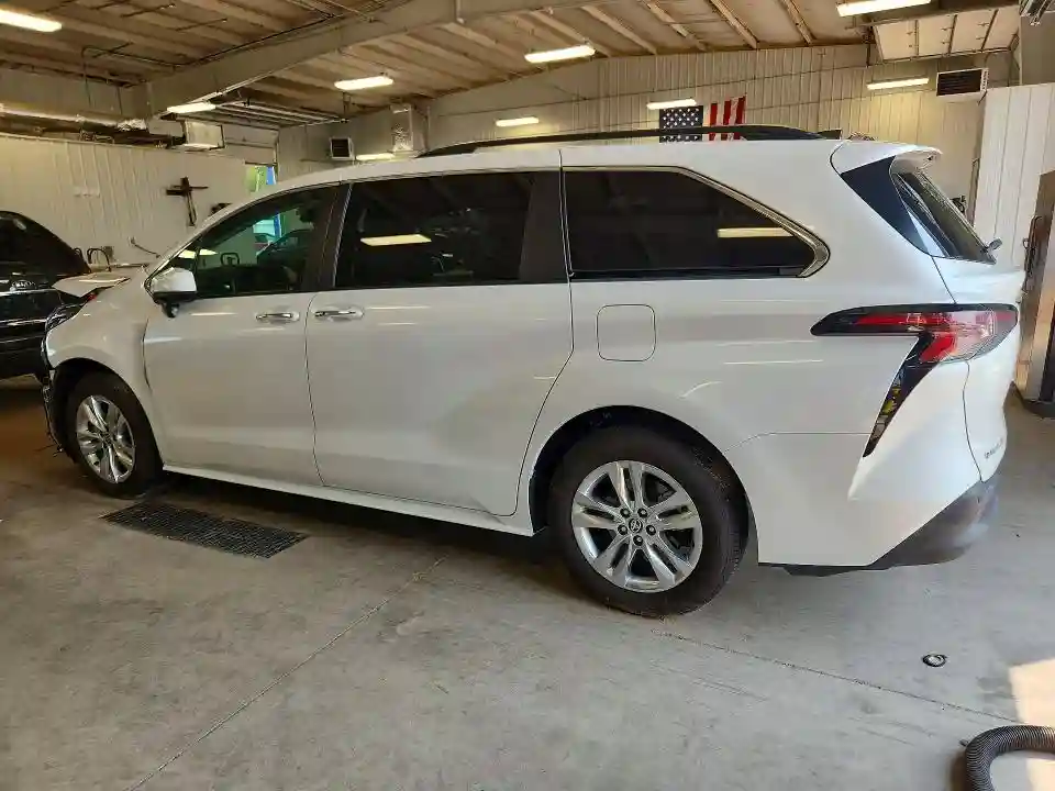 5TDYSKFC9TS246203 2026 TOYOTA SIENNA-1
