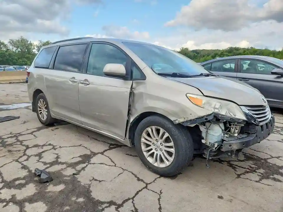 5TDYZ3DC3HS775321 2017 TOYOTA SIENNA-3
