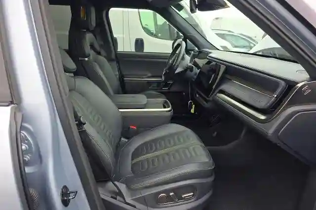 7PDSGABA4PN019950 2023 RIVIAN RIS-4