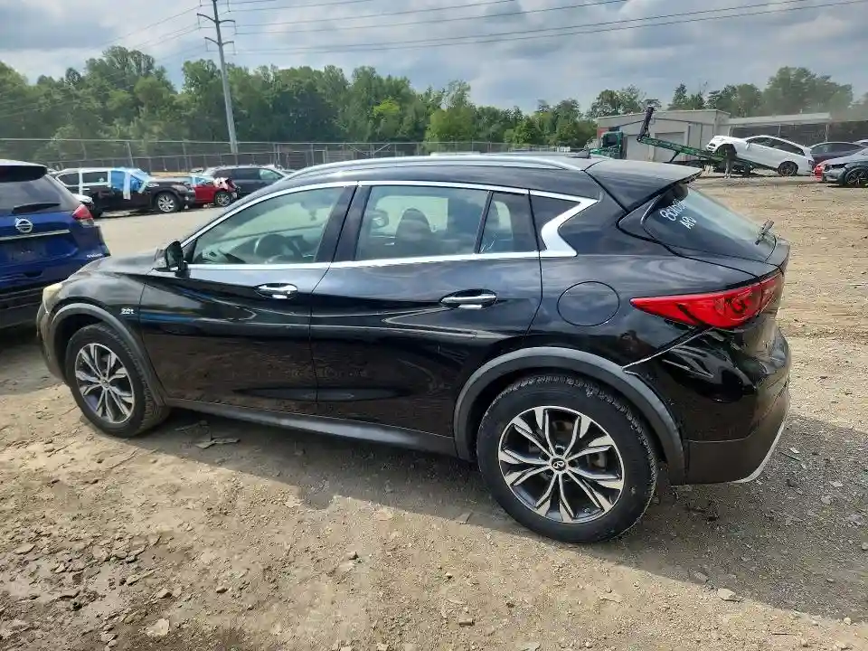 SJKCH5CR1JA047026 2018 INFINITI QX30-1